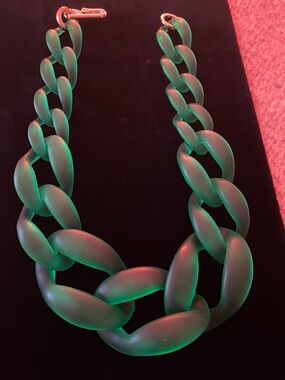 Elegant Green Chunky Chain Acrylic Necklace.